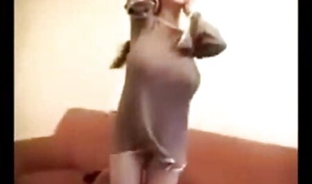 Volwassen Argentijn met grote natuurlijke tieten masturbeert met een gratis lange sexfilmpjes enorme Dildo op amateurcamera